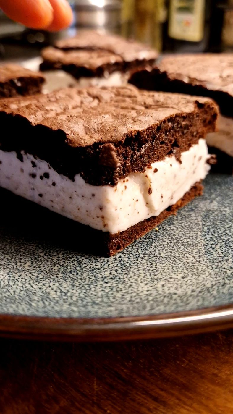 Mleczne Kanapki Stracciatella